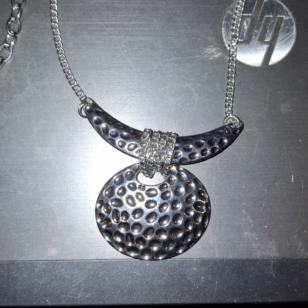 Lot 3 Statement Silvertone Geometric Unmarked Necklaces EUC - Picture 7 of 9